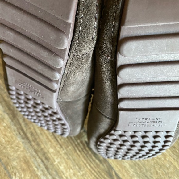 NWOT FIRESIDE by DEARFOAMS brown suede slip on slippers - Picture 13 of 14